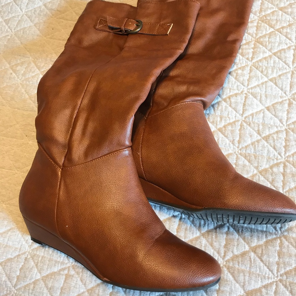 Olsenboye Pull on Wedge Boots size 9 Women’s